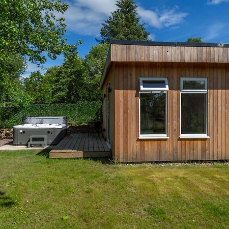 Allt Mor Rentals - Chalet With Hot Tub, And Studio Apartment No Hot Tub Roybridge Exterior foto